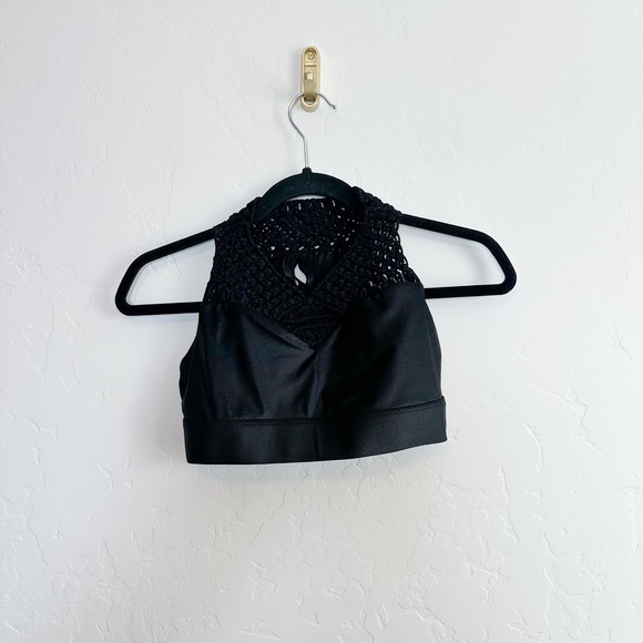 Carbon38 | Sayang Canggu Macramé Crochet Sports Bra in Black - Picture 3 of 7